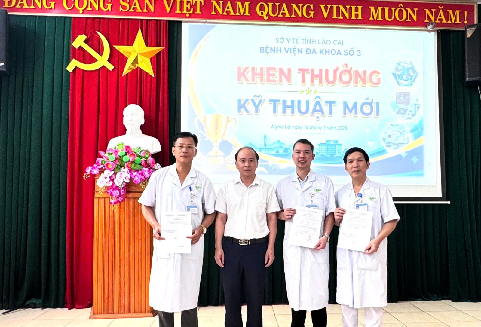 Hình ảnh tin tức Bệnh viện Đa khoa số 3 tỉnh Lào Cai khen thưởng các tập thể triển khai thành công kỹ thuật mới